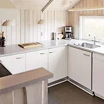 8 Person In Sydals-by Traum