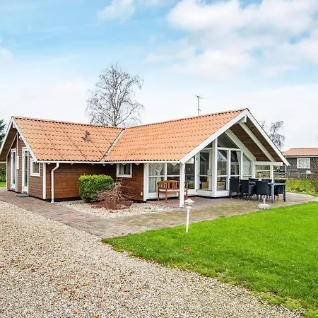 8 Person In Sydals-by Traum *