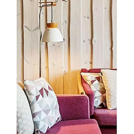 8 Person In Sydals-by Traum