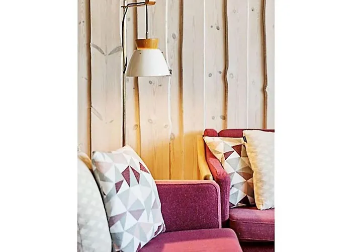 8 Person In Sydals-by Traum